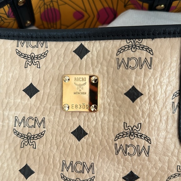 MCM full inclusion large tote with pouch - Picture 4 of 12